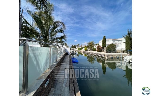 4 bedroom Villa for sale in Empuriabrava, Castelló d'Empúries with pool garage - € 1,099,000 (Ref: 8292620)