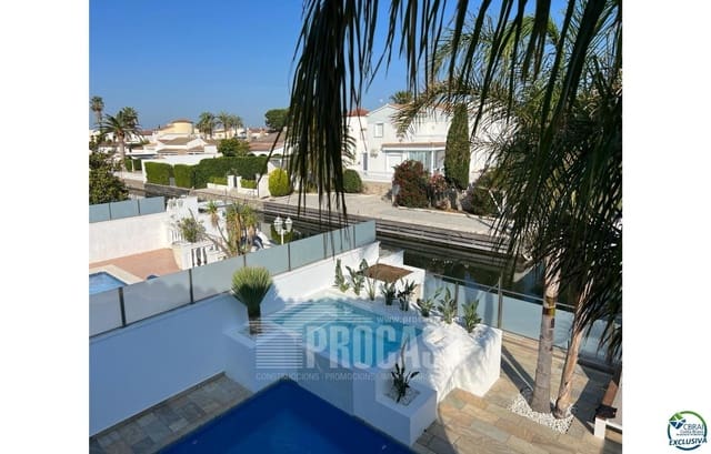 4 bedroom Villa for sale in Empuriabrava, Castelló d'Empúries with pool garage - € 1,099,000 (Ref: 8292620)