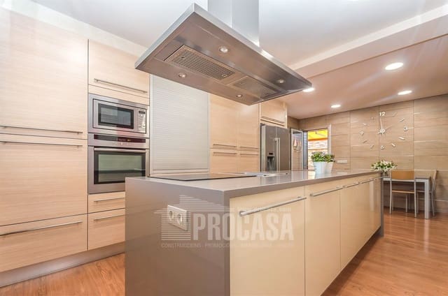 3 soveværelse Villa til salg i Roses med swimmingpool garage - € 675.000 (Ref: 8309705)