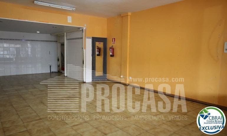 Commercial for sale in Empuriabrava - € 115,000 (Ref: 8321118)