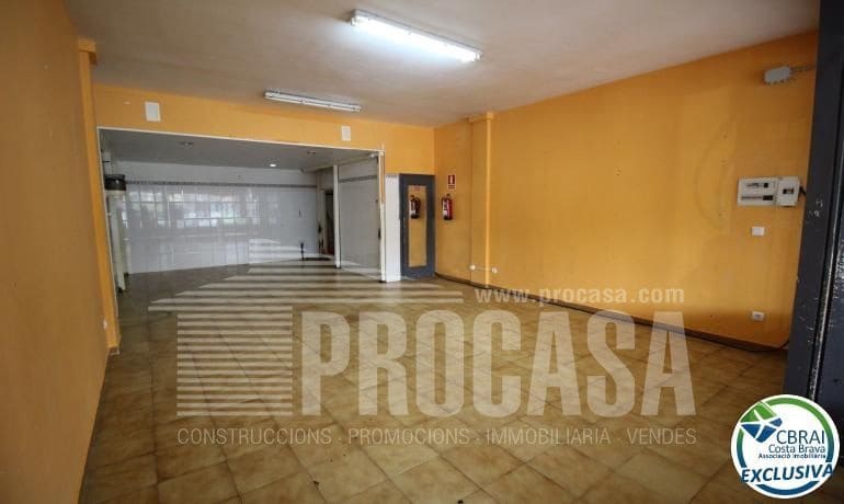 Commercial for sale in Empuriabrava - € 115,000 (Ref: 8321118)