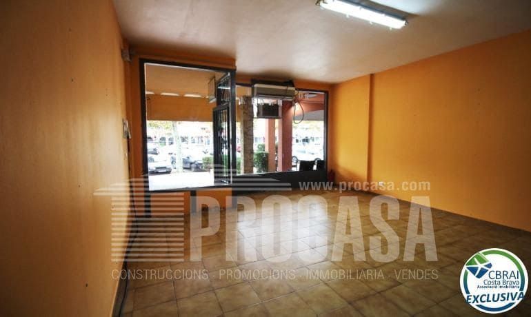 Commercial for sale in Empuriabrava - € 115,000 (Ref: 8321118)