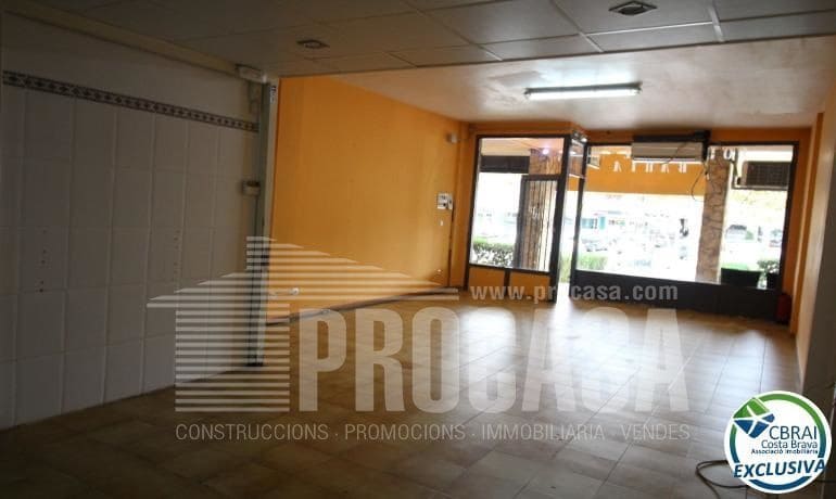 Commercial for sale in Empuriabrava - € 115,000 (Ref: 8321118)
