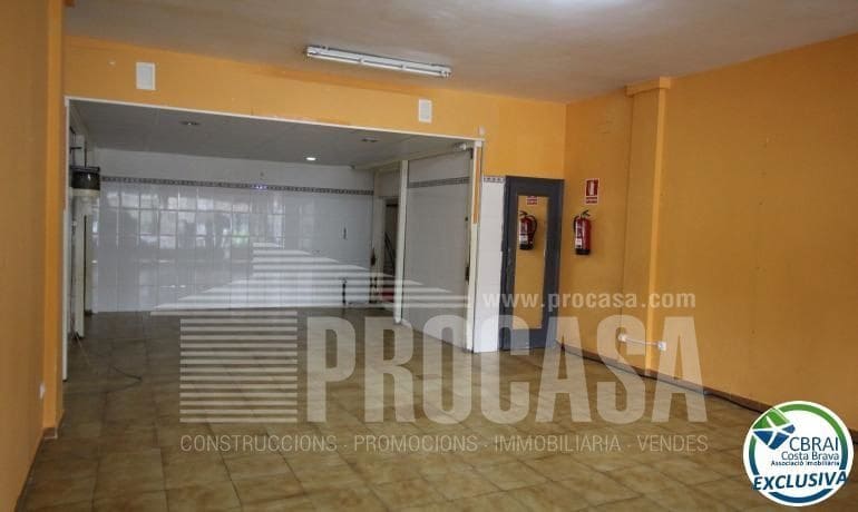 Commercial for sale in Empuriabrava - € 115,000 (Ref: 8321118)