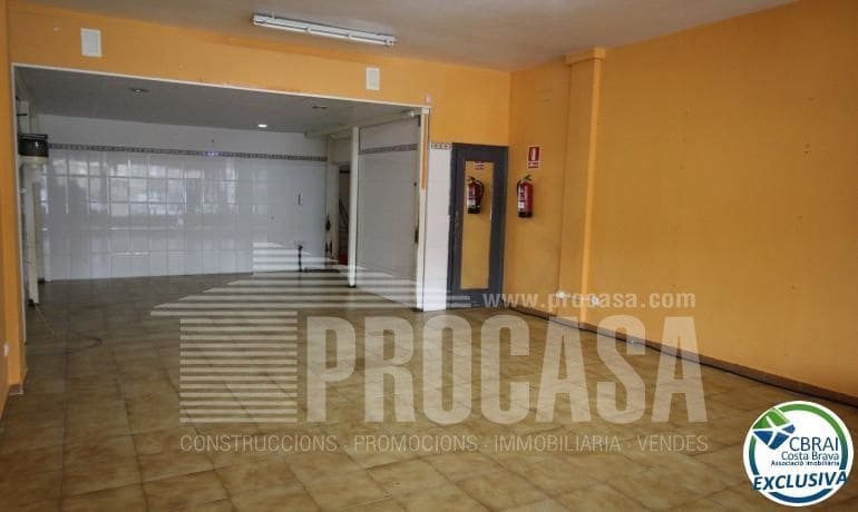 Commercial for sale in Empuriabrava - € 115,000 (Ref: 8321118)