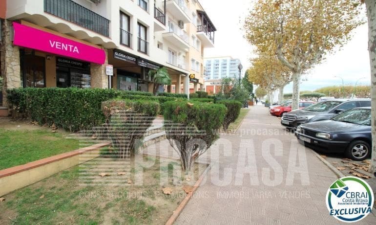Commercial for sale in Empuriabrava - € 115,000 (Ref: 8321118)