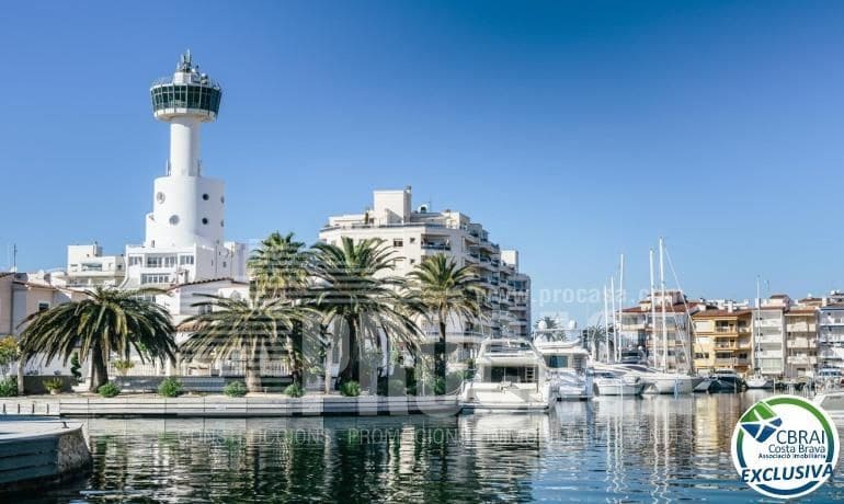 Commercial for sale in Empuriabrava - € 115,000 (Ref: 8321118)