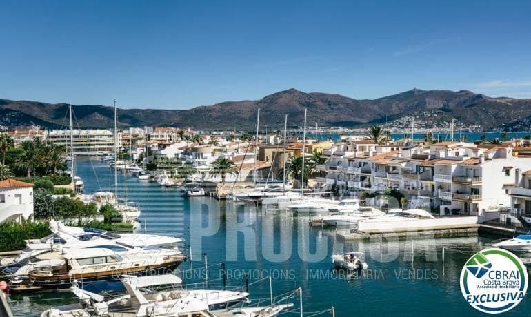 Commercial for sale in Empuriabrava - € 115,000 (Ref: 8321118)