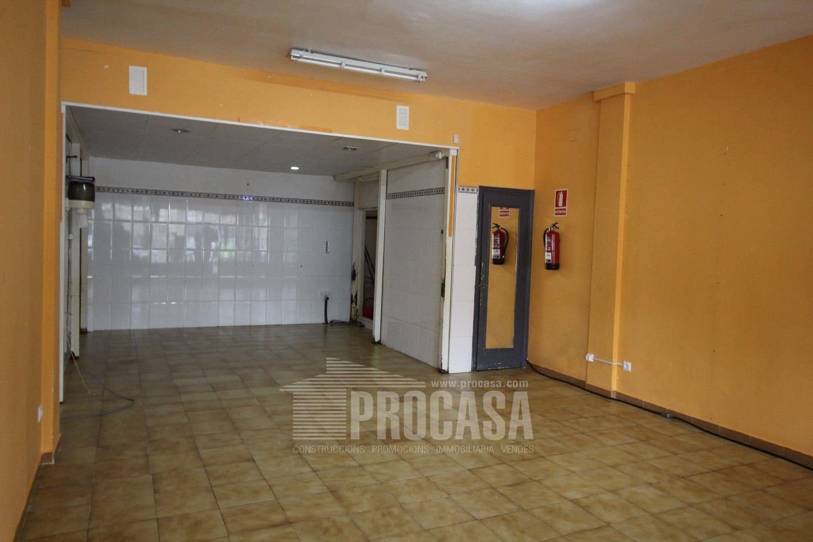 Commercial for sale in Empuriabrava - € 115,000 (Ref: 8321118)