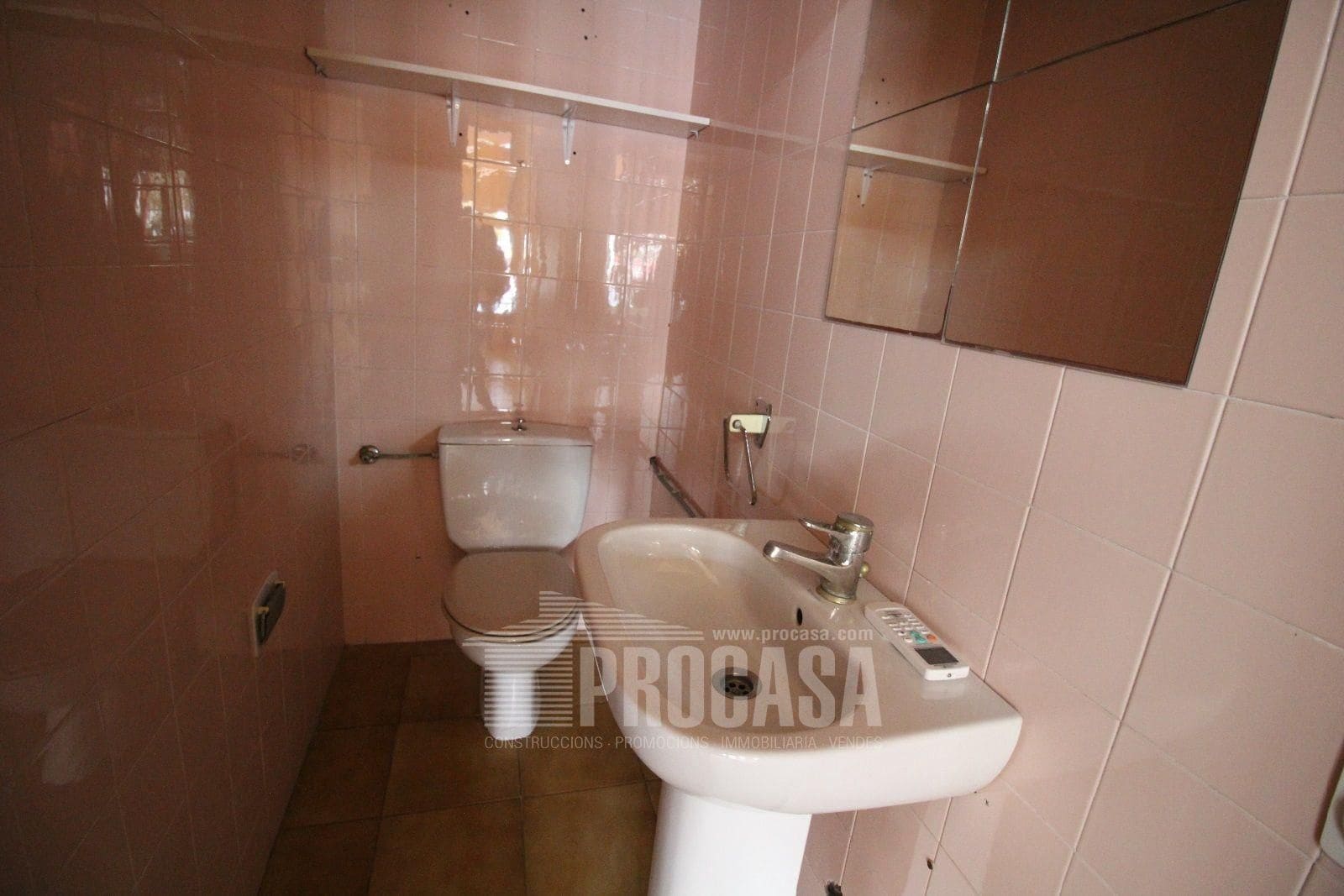 Commercial for sale in Empuriabrava - € 115,000 (Ref: 8321118)