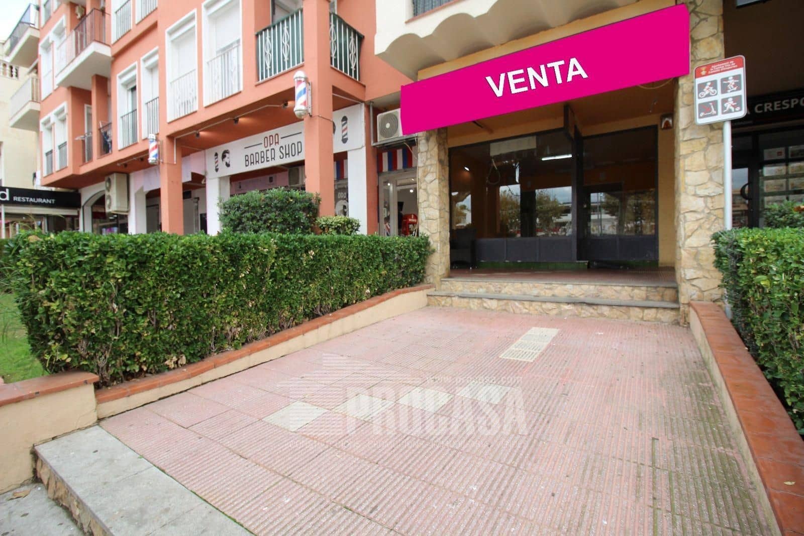 Commercial for sale in Empuriabrava - € 115,000 (Ref: 8321118)