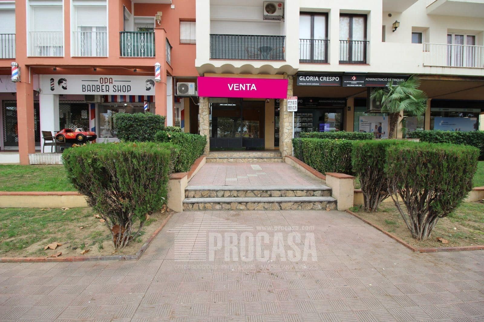 Commercial for sale in Empuriabrava - € 115,000 (Ref: 8321118)