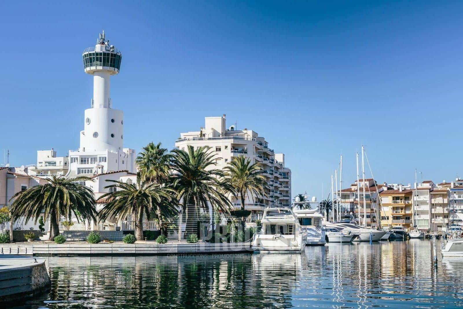 Commercial for sale in Empuriabrava - € 115,000 (Ref: 8321118)