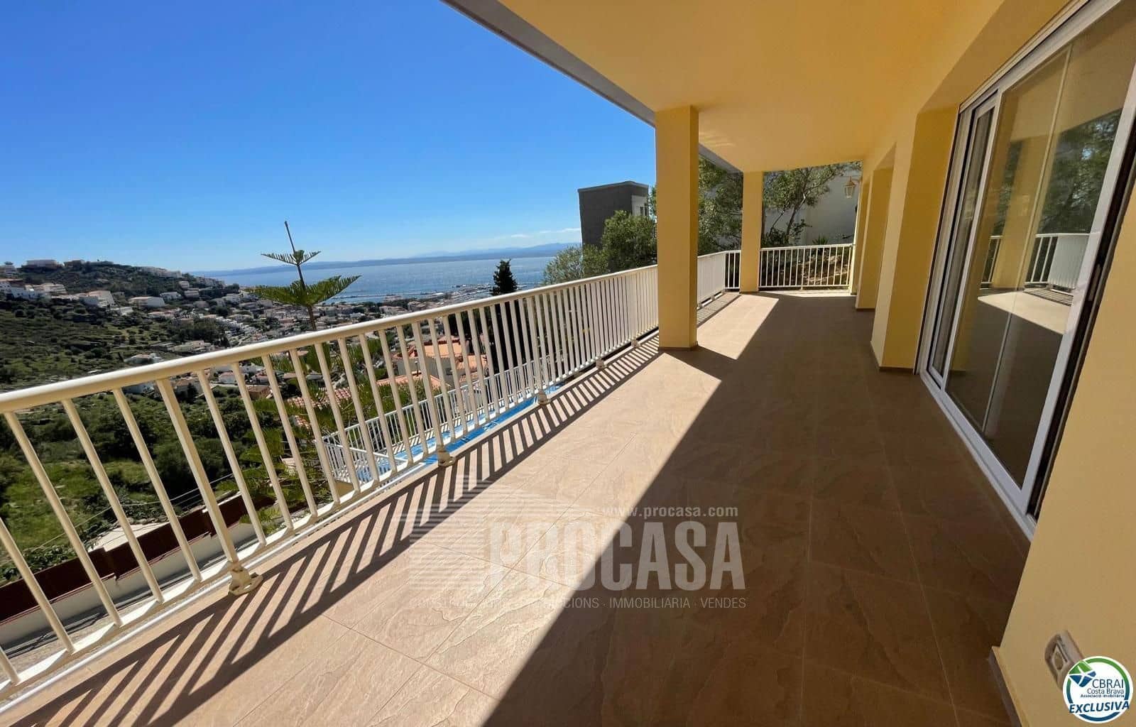 3 slaapkamer Villa te koop in Roses met zwembad garage - € 750.000 (Ref: 8348644)