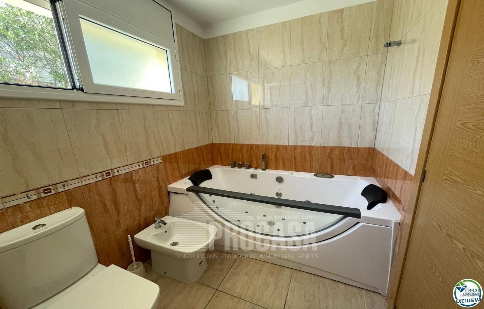 3 slaapkamer Villa te koop in Roses met zwembad garage - € 750.000 (Ref: 8348644)