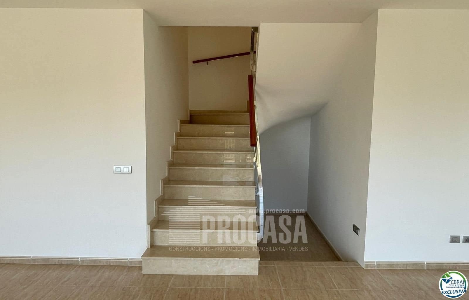 3 slaapkamer Villa te koop in Roses met zwembad garage - € 750.000 (Ref: 8348644)