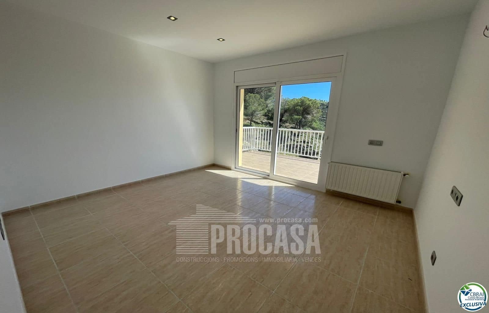 3 slaapkamer Villa te koop in Roses met zwembad garage - € 750.000 (Ref: 8348644)