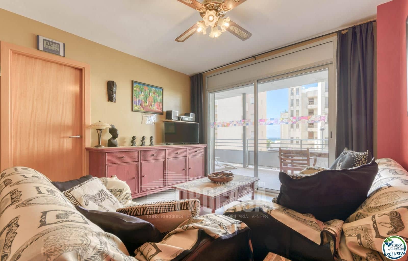 2 slaapkamer Flat te koop in Roses met zwembad garage - € 298.000 (Ref: 8411896)