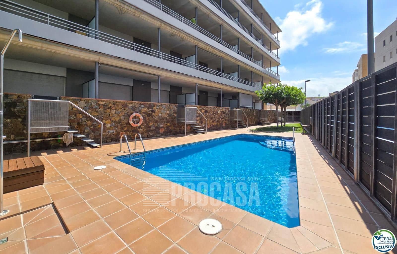 2 slaapkamer Flat te koop in Roses met zwembad garage - € 298.000 (Ref: 8411896)