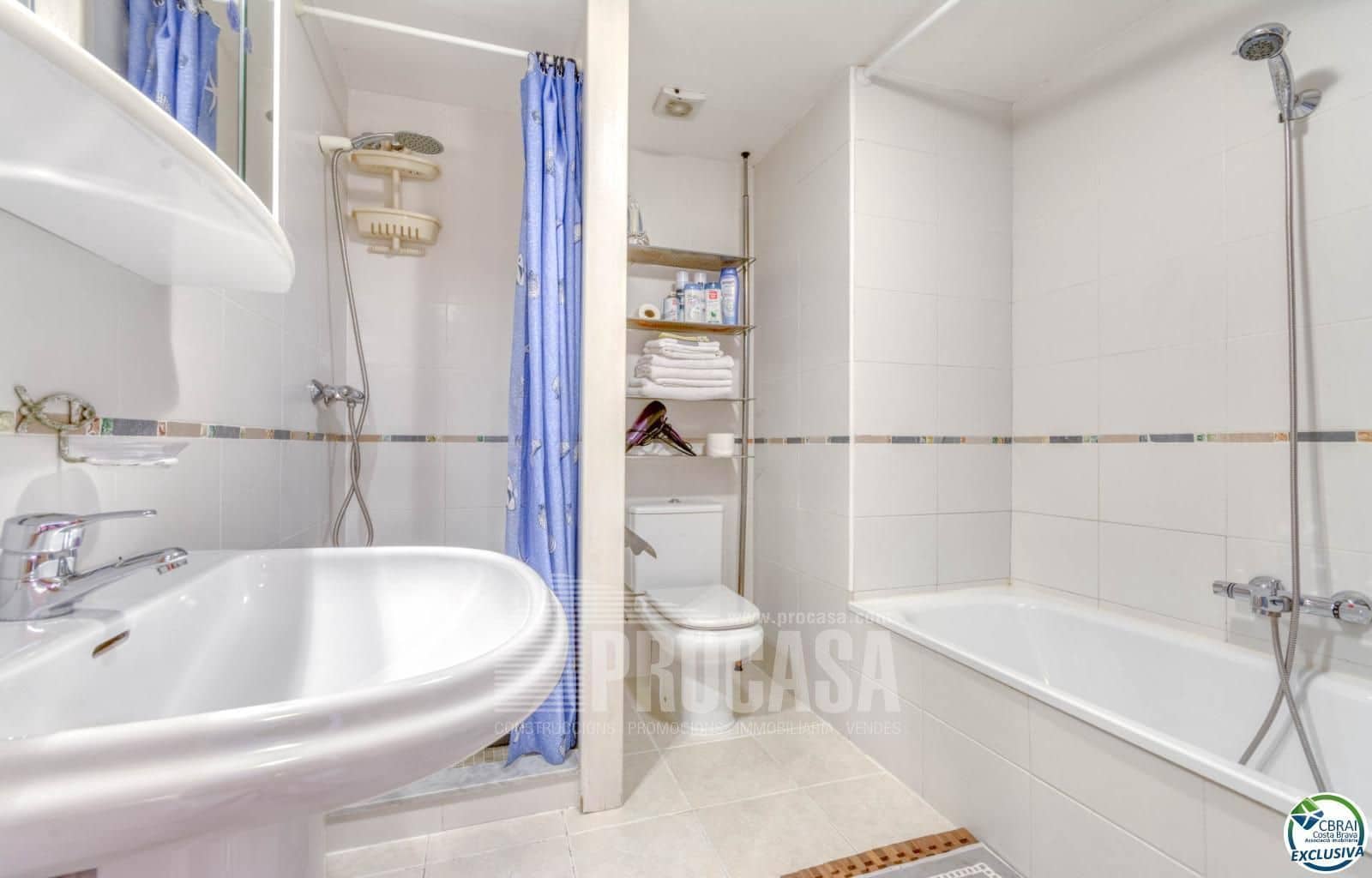 2 slaapkamer Flat te koop in Roses met zwembad garage - € 298.000 (Ref: 8411896)