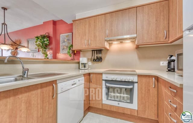 2 slaapkamer Flat te koop in Santa Margarida, Roses met zwembad garage - € 298.000 (Ref: 8411896)