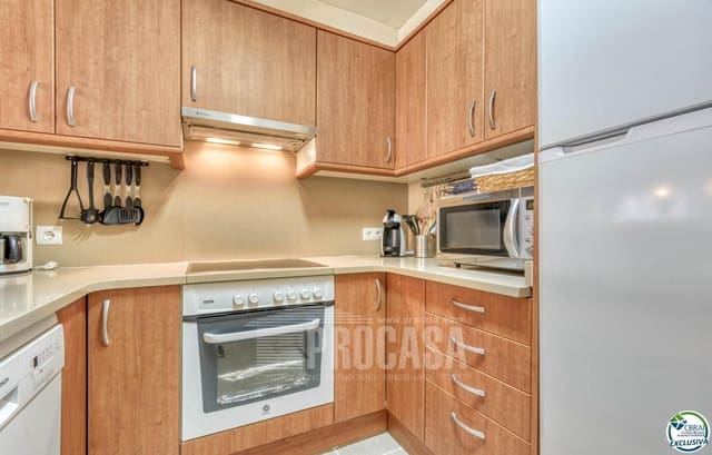 2 slaapkamer Flat te koop in Santa Margarida, Roses met zwembad garage - € 298.000 (Ref: 8411896)