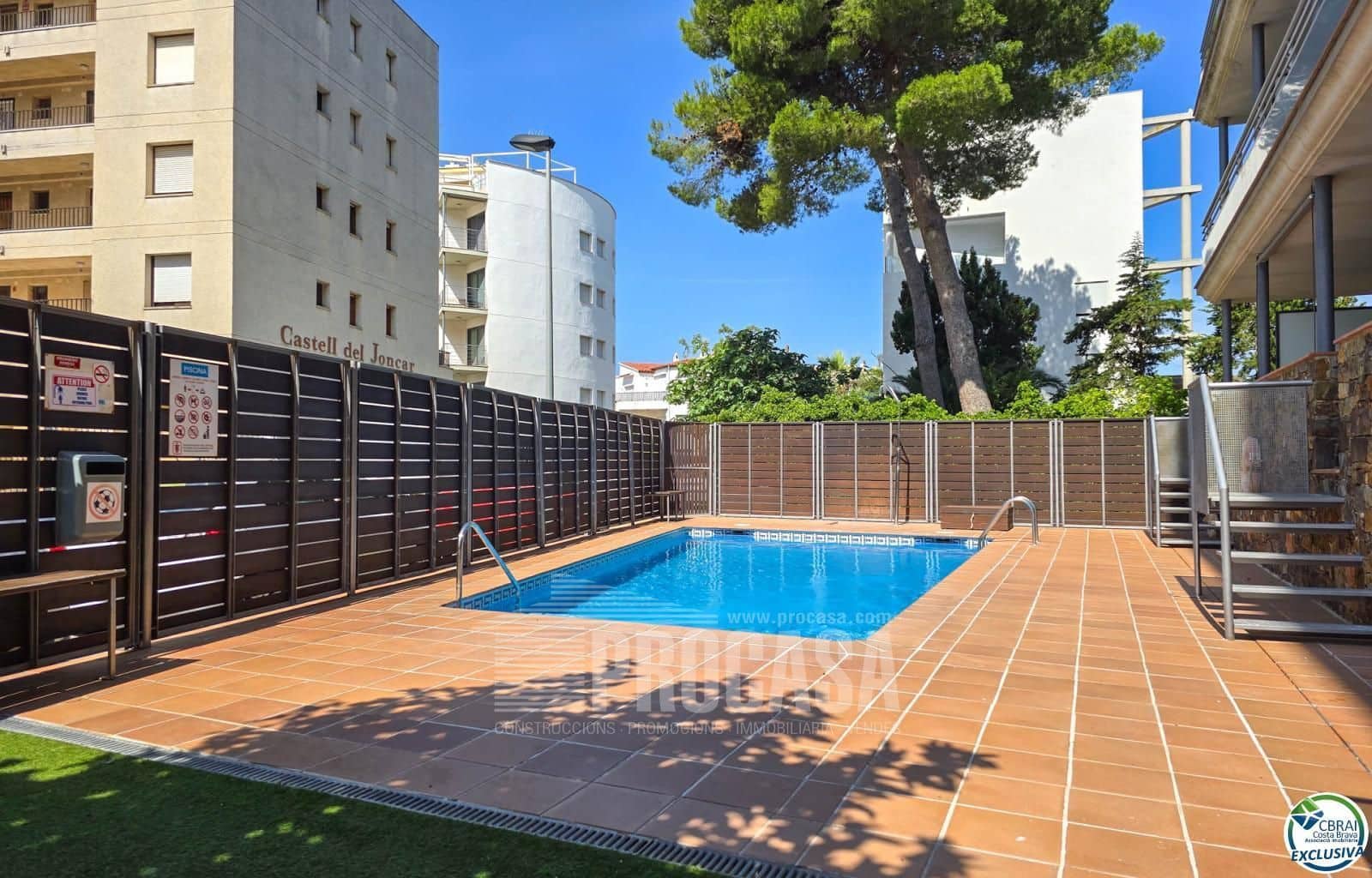 2 slaapkamer Flat te koop in Roses met zwembad garage - € 298.000 (Ref: 8411896)