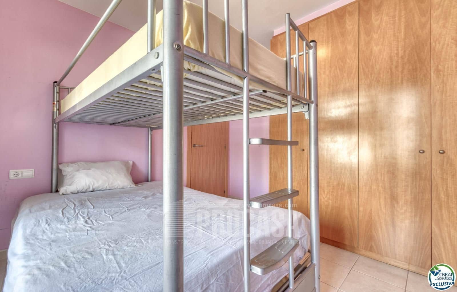 2 slaapkamer Flat te koop in Roses met zwembad garage - € 298.000 (Ref: 8411896)