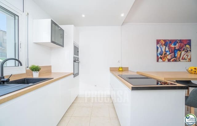 3 chambre Maison de Ville à vendre à Empuriabrava, Castelló d'Empúries avec garage - 595 000 € (Ref: 8435991)
