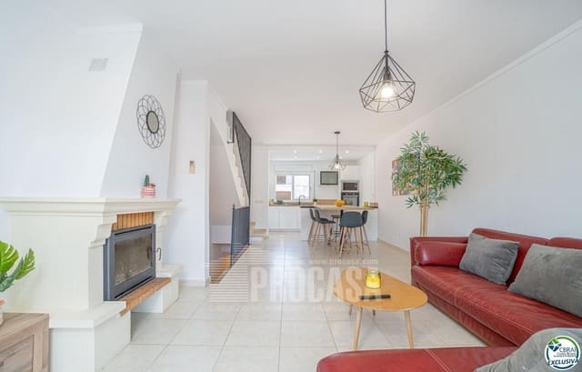 3 chambre Maison de Ville à vendre à Empuriabrava, Castelló d'Empúries avec garage - 595 000 € (Ref: 8435991)