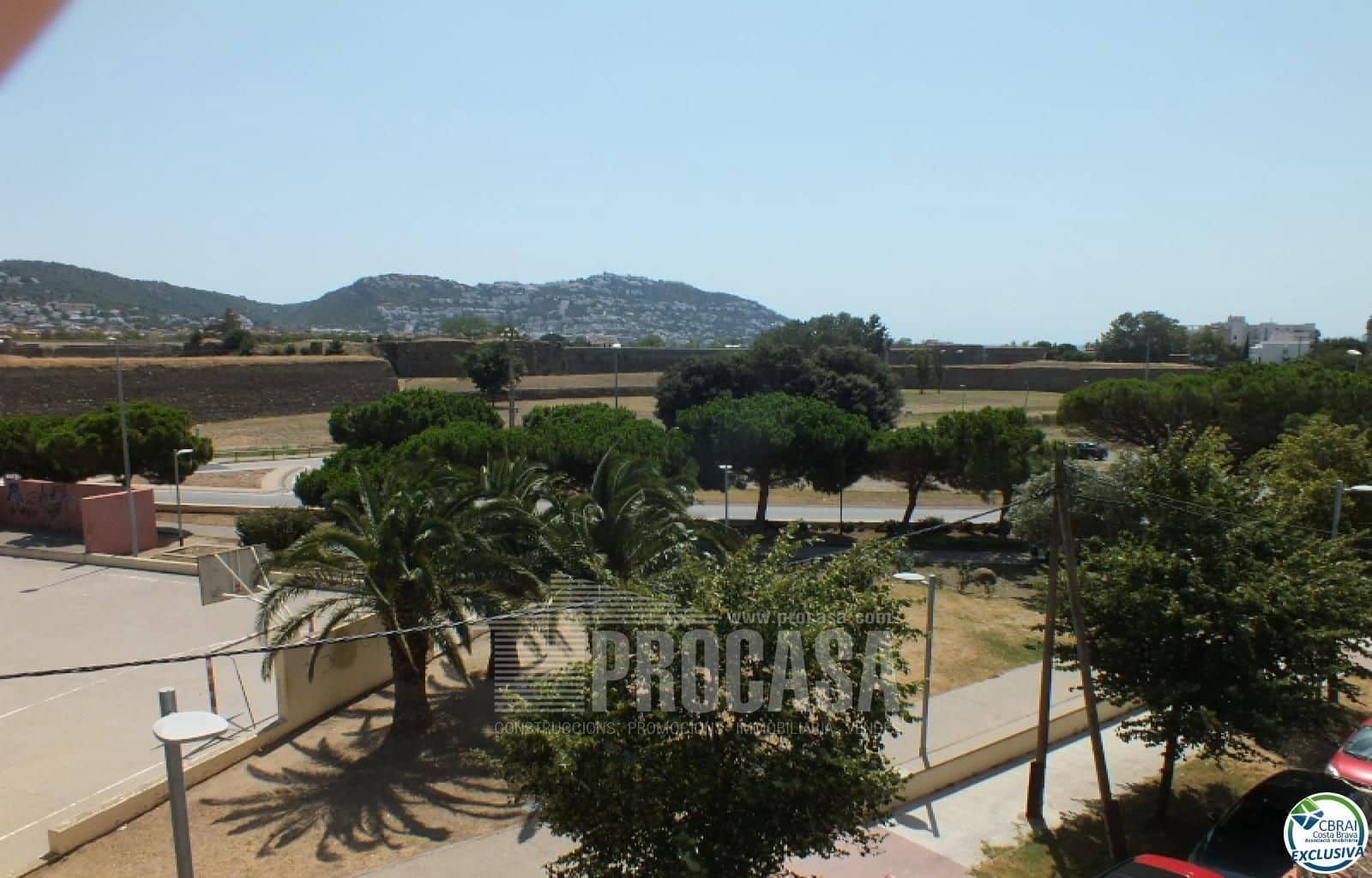 2 bedroom Flat for sale in Roses - € 147,000 (Ref: 8457462)