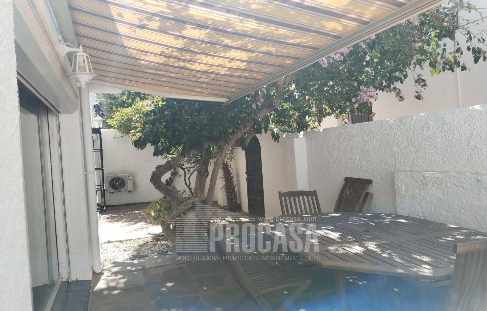 4 bedroom Villa for sale in Empuriabrava - € 399,000 (Ref: 8534486)