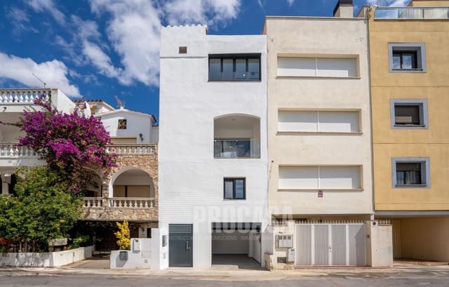 4 soverom Villa til salgs i Empuriabrava, Castelló d'Empúries med garasje - € 639 000 (Ref: 8534487)
