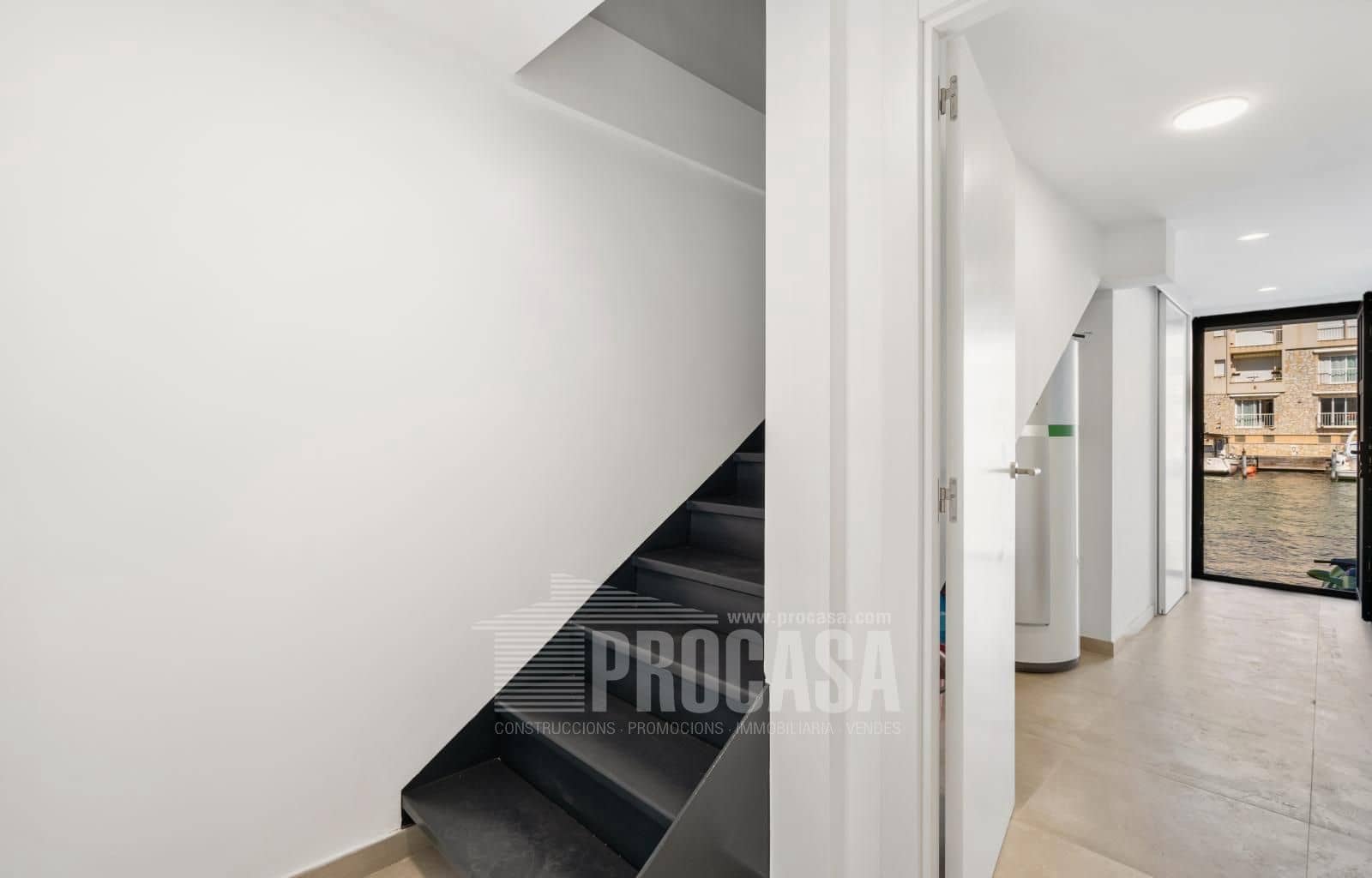 4 soverom Villa til salgs i Empuriabrava med garasje - € 639 000 (Ref: 8534487)