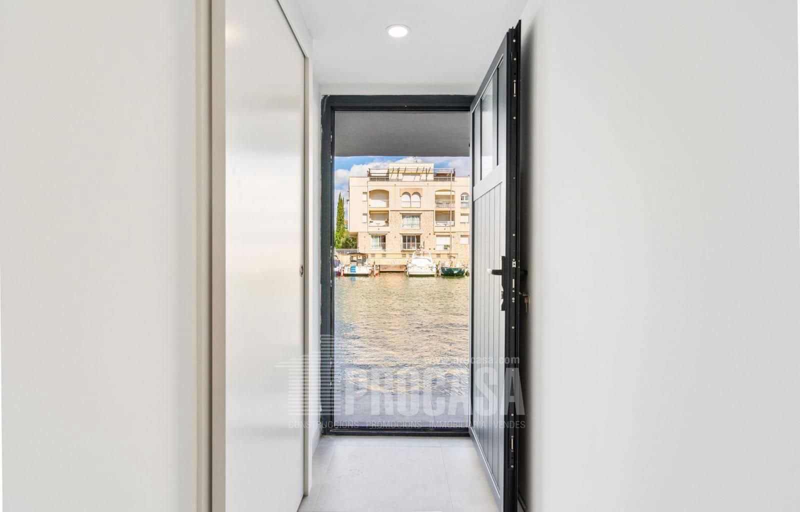 4 soverom Villa til salgs i Empuriabrava med garasje - € 639 000 (Ref: 8534487)