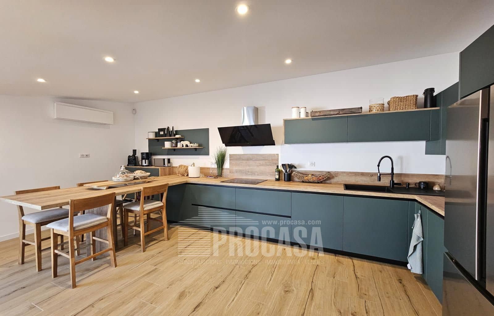 6 sypialnia Willa na sprzedaż w Empuriabrava z basenem garażem - 1 499 000 € (Ref: 8549589)