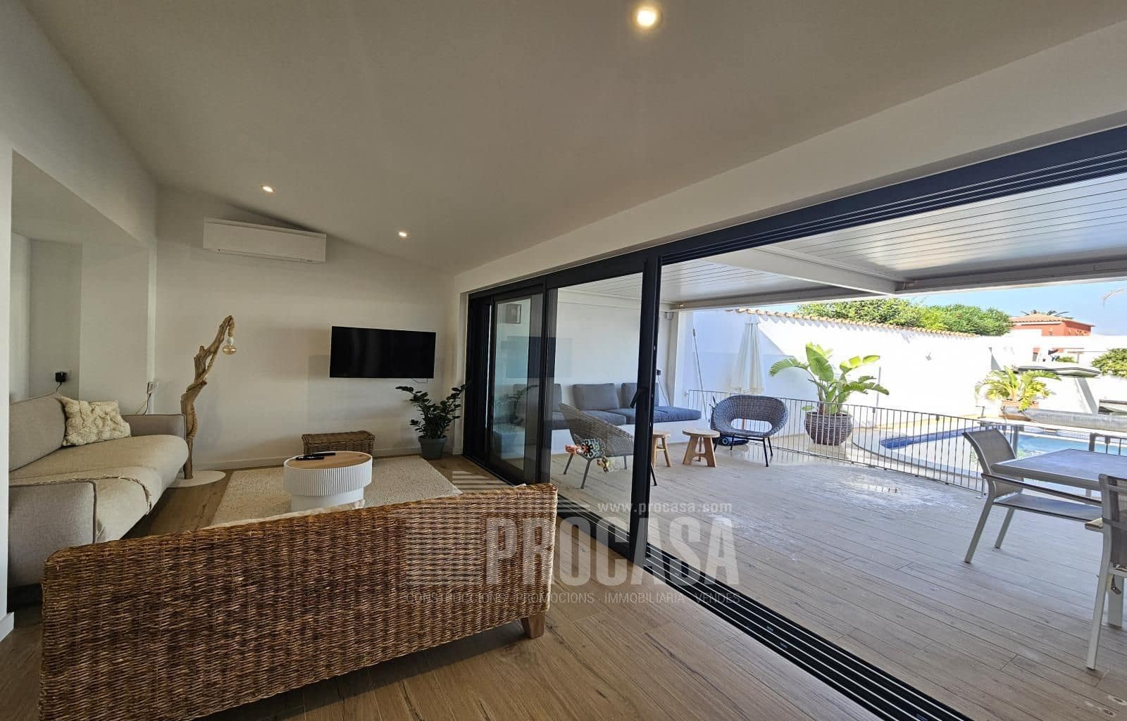 6 sypialnia Willa na sprzedaż w Empuriabrava z basenem garażem - 1 499 000 € (Ref: 8549589)