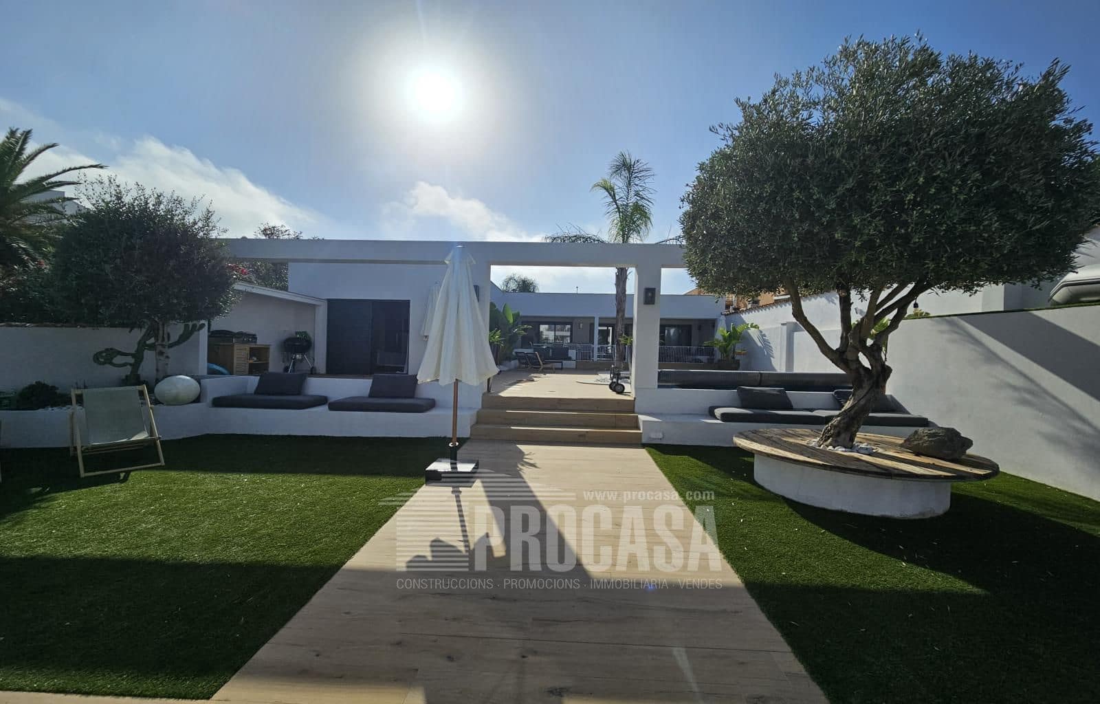 6 sypialnia Willa na sprzedaż w Empuriabrava z basenem garażem - 1 499 000 € (Ref: 8549589)