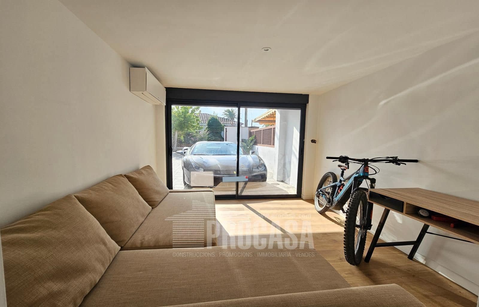 6 sypialnia Willa na sprzedaż w Empuriabrava z basenem garażem - 1 499 000 € (Ref: 8549589)