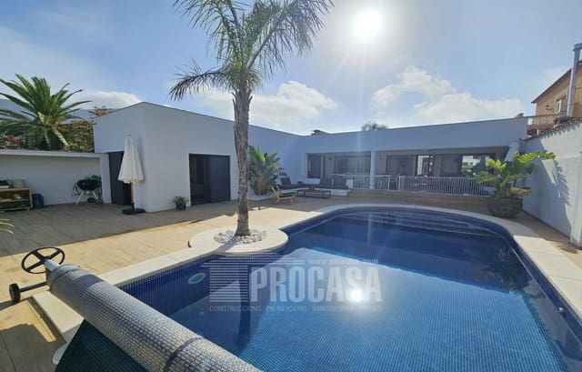 6 sypialnia Willa na sprzedaż w Empuriabrava, Castelló d'Empúries z basenem garażem - 1 499 000 € (Ref: 8549589)