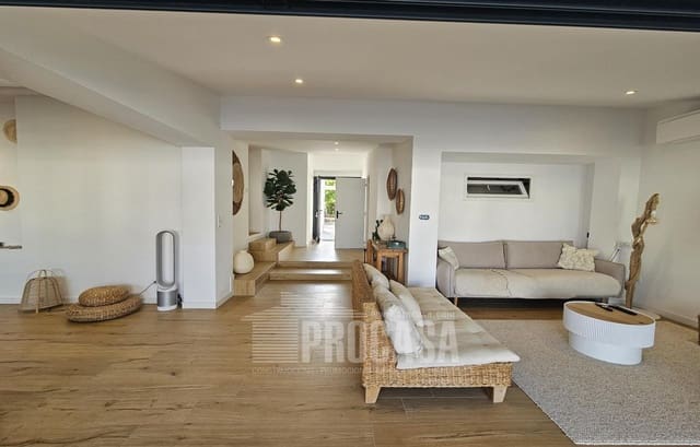 6 sypialnia Willa na sprzedaż w Empuriabrava, Castelló d'Empúries z basenem garażem - 1 499 000 € (Ref: 8549589)