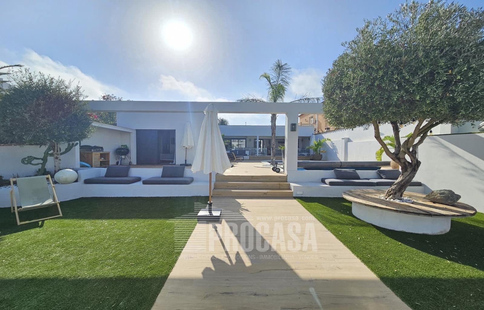 6 sypialnia Willa na sprzedaż w Empuriabrava z basenem garażem - 1 499 000 € (Ref: 8549589)