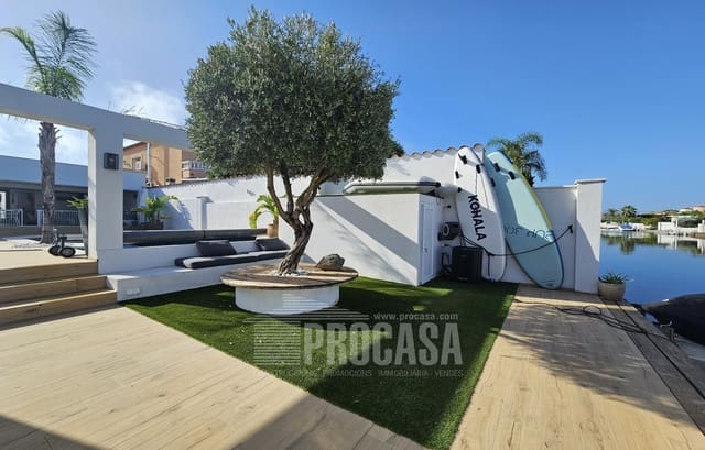 6 sypialnia Willa na sprzedaż w Empuriabrava, Castelló d'Empúries z basenem garażem - 1 499 000 € (Ref: 8549589)