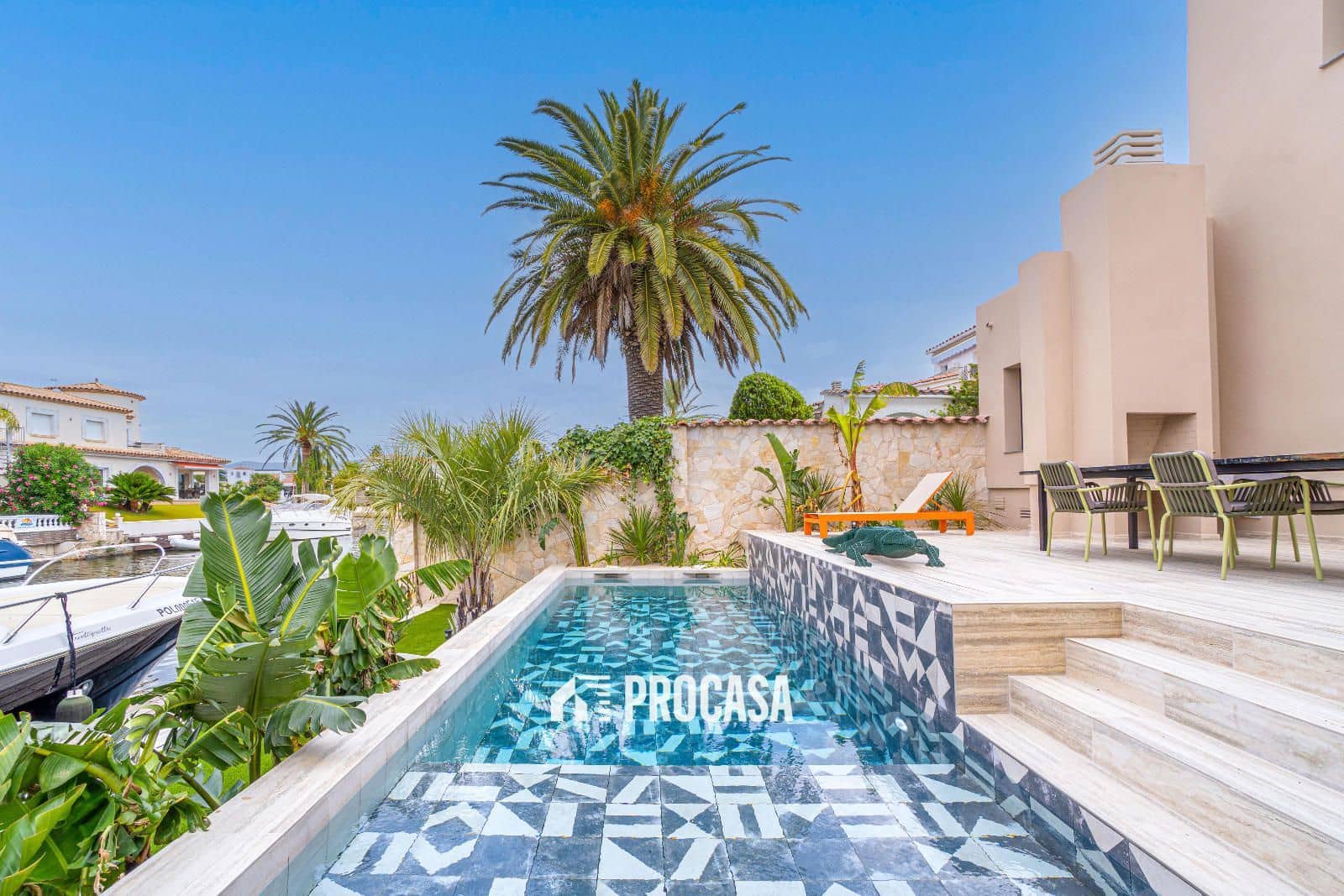 4 chambre Villa/Maison à vendre à Empuriabrava avec piscine garage - 1 450 000 € (Ref: 8553504)