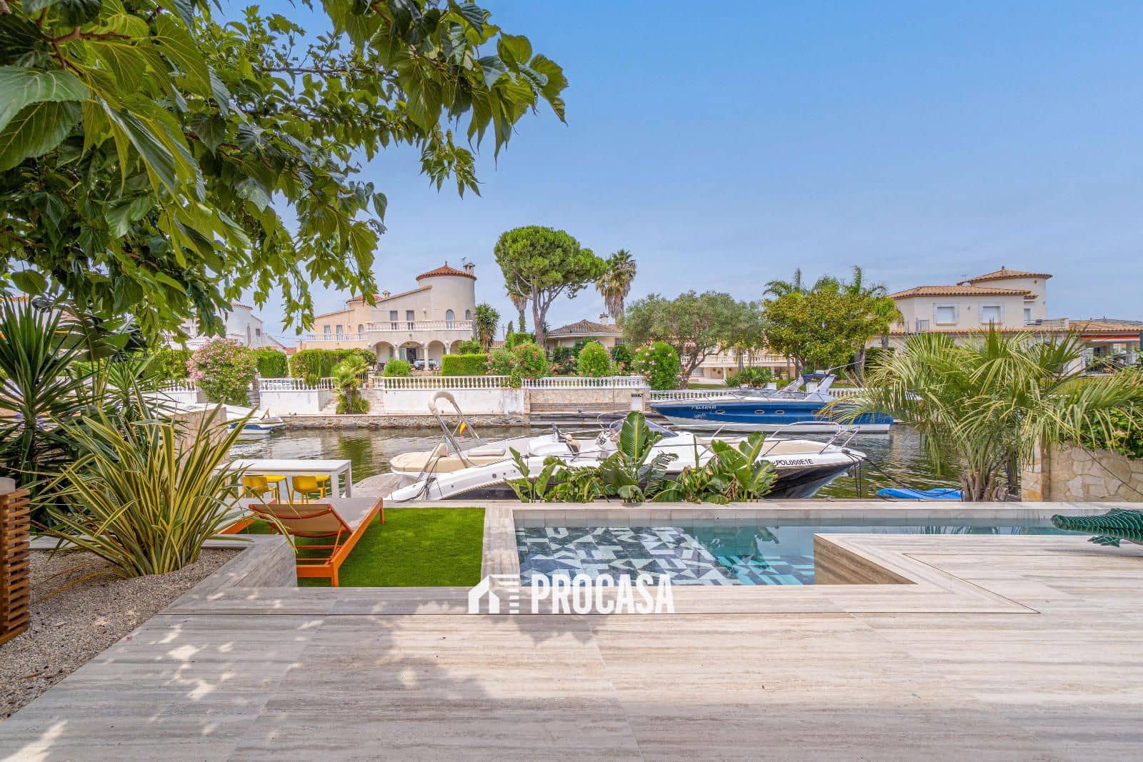 4 chambre Villa/Maison à vendre à Empuriabrava avec piscine garage - 1 450 000 € (Ref: 8553504)