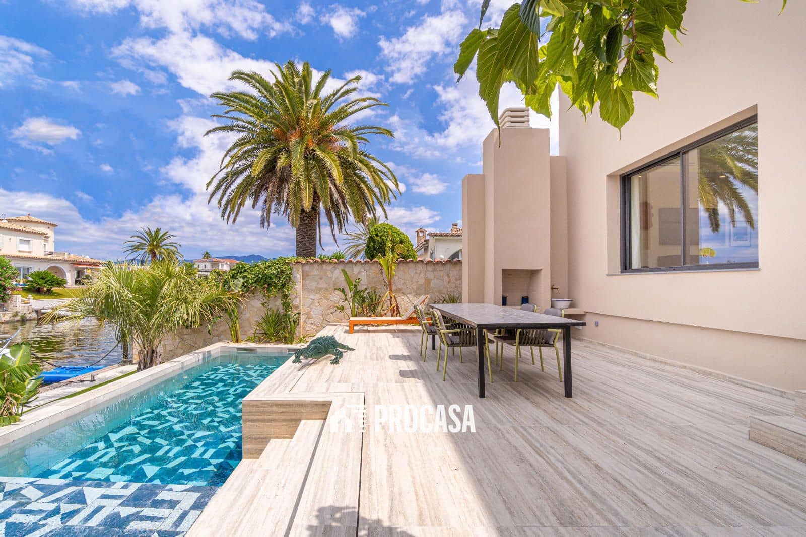 4 chambre Villa/Maison à vendre à Empuriabrava avec piscine garage - 1 450 000 € (Ref: 8553504)