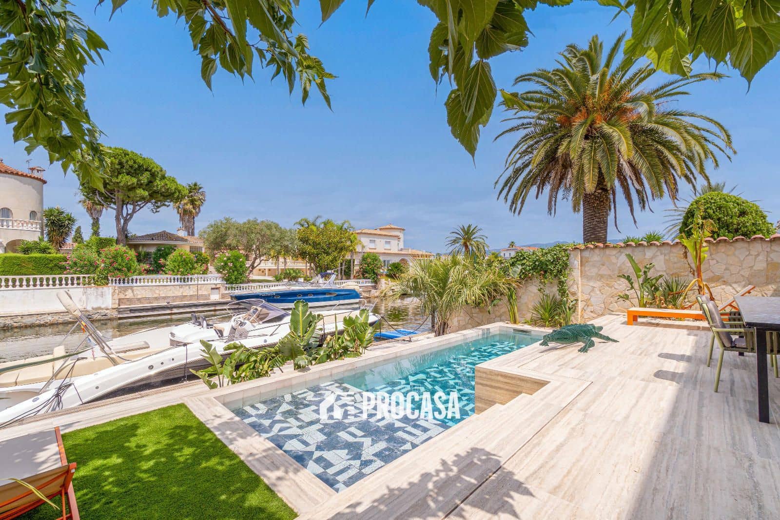 4 chambre Villa/Maison à vendre à Empuriabrava avec piscine garage - 1 450 000 € (Ref: 8553504)