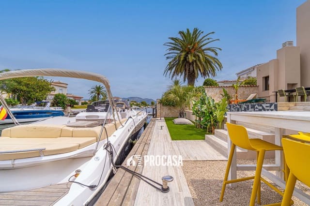 4 Zimmer Villa zu verkaufen in Empuriabrava, Castelló d'Empúries mit Pool Garage - 1.450.000 € (Ref: 8553504)