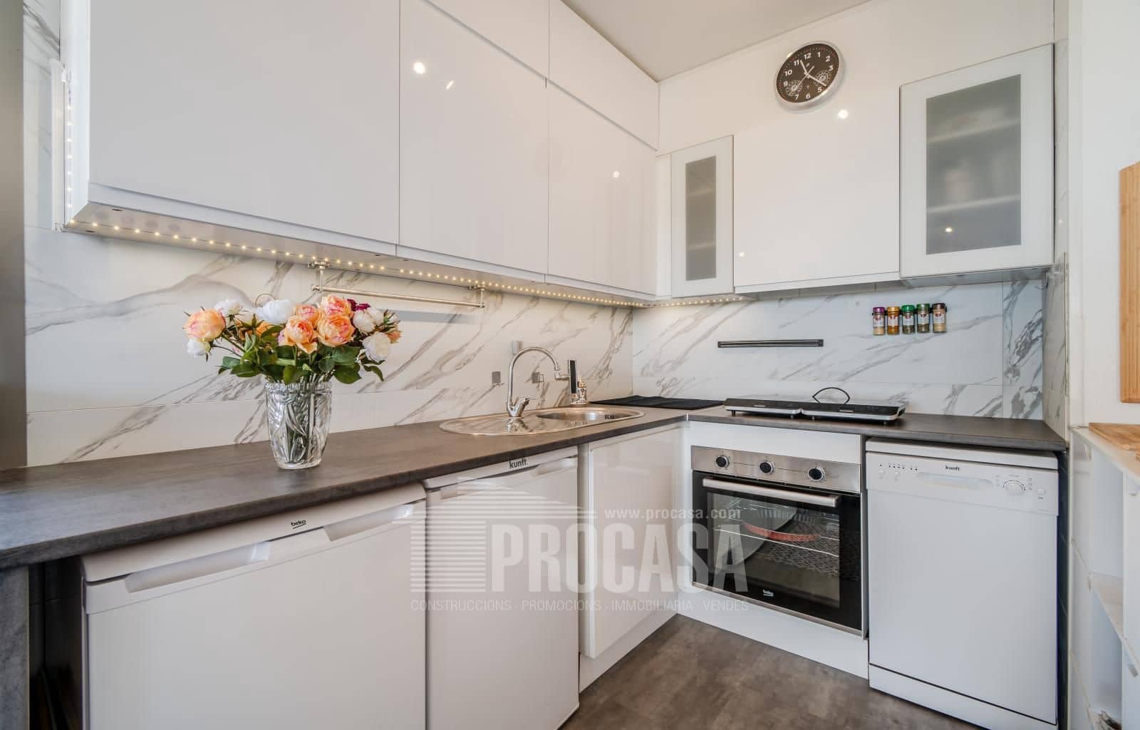 2 bedroom Flat for sale in Roses - € 229,000 (Ref: 8583405)