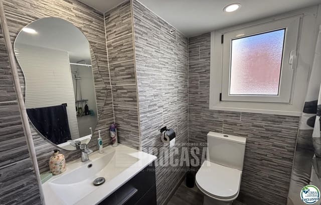 2 makuuhuone Asunto myytävänä paikassa Roses - 175 000 € (Ref: 8602535)